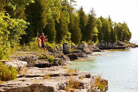 A couple on a hike near the shoreline